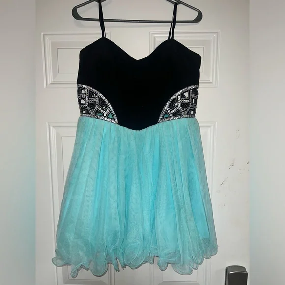 Homecoming Dress - Picture 2 of 6